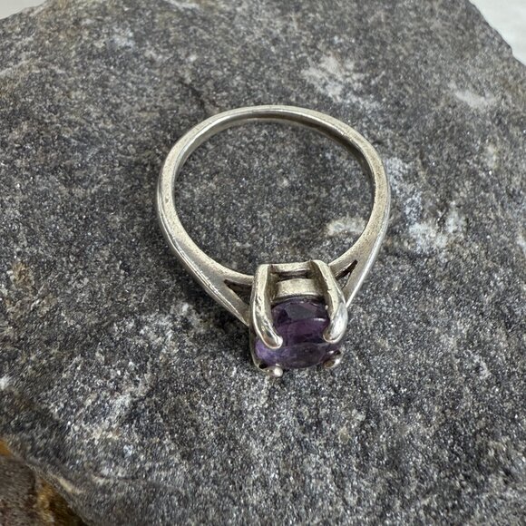 Sterling Silver Purple Amethyst Ring Size 4.5 - Picture 6 of 8